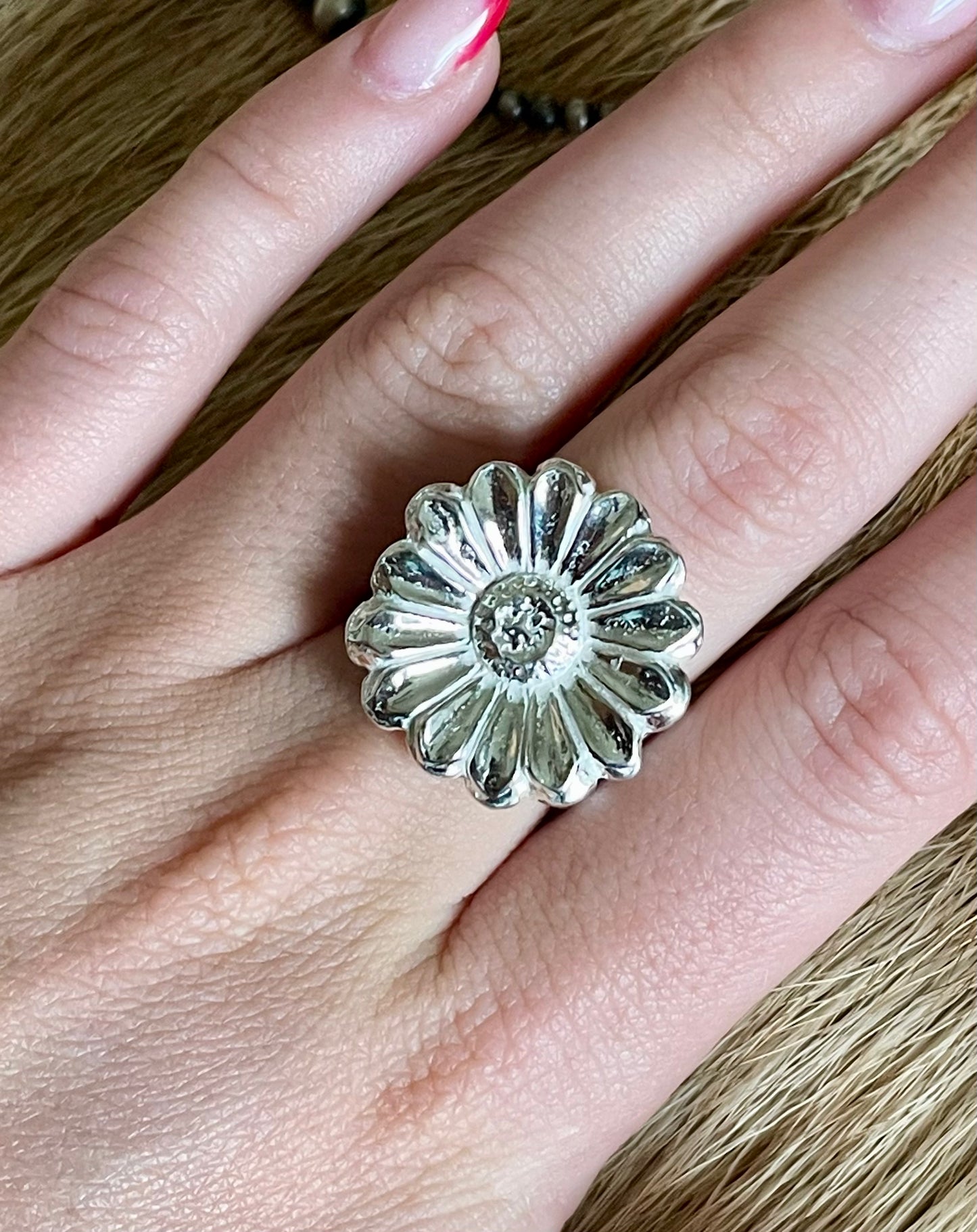 Daisy filigree ring